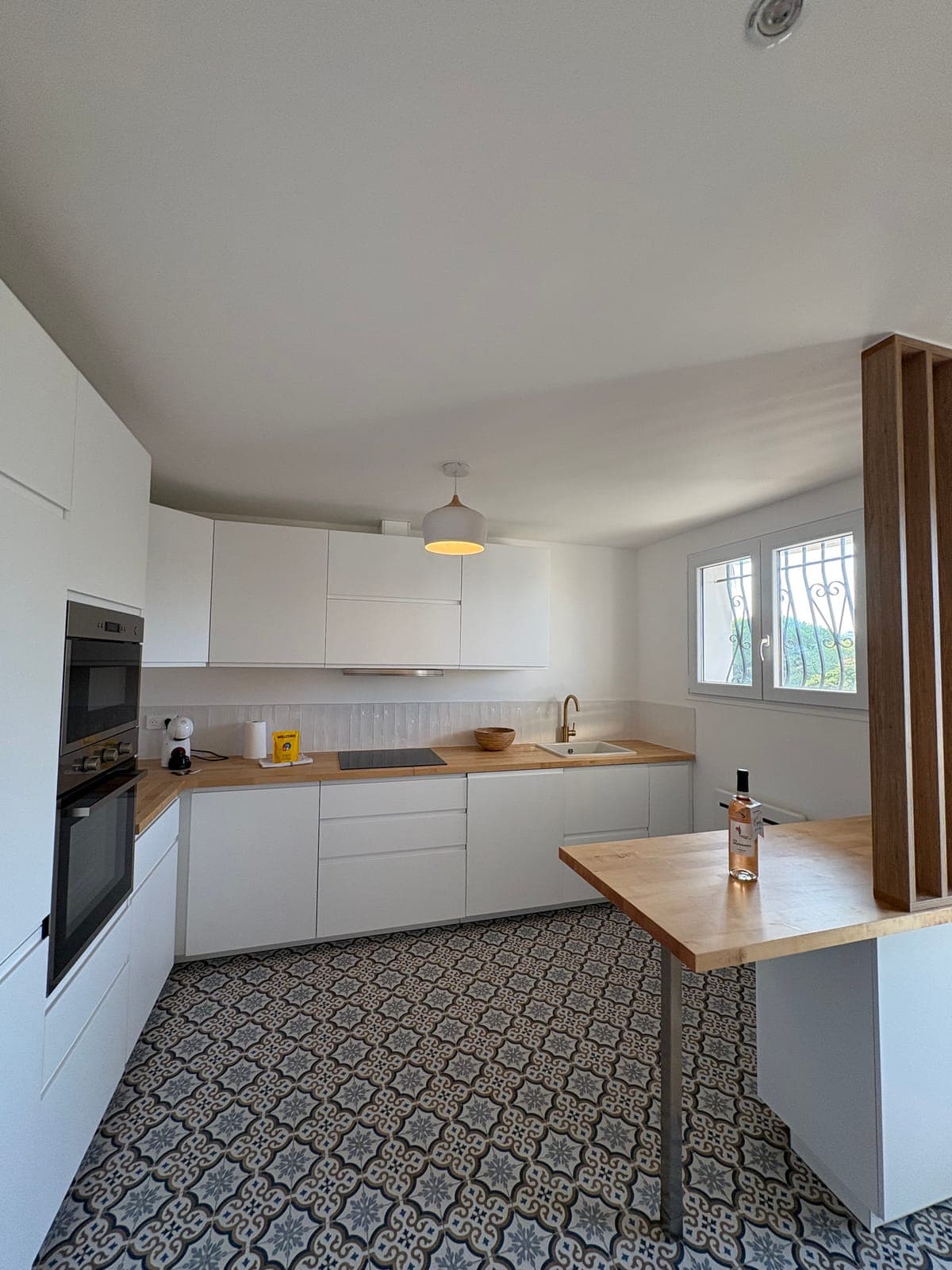Cuisine entièrement équipée, prête pour l'arrivée des premiers voyageurs — Sanary-sur-Mer — deux appartements meublés