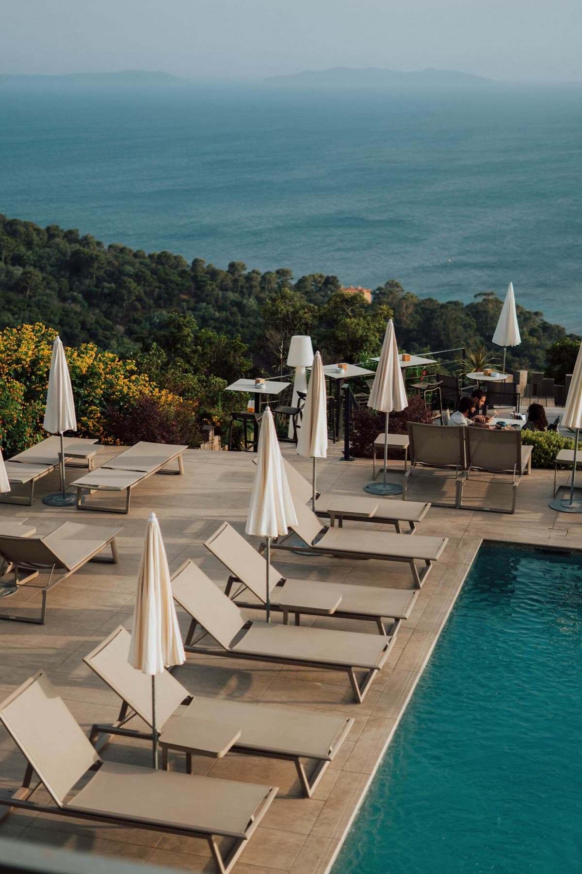terrasse et piscine · Côte d'Azur
